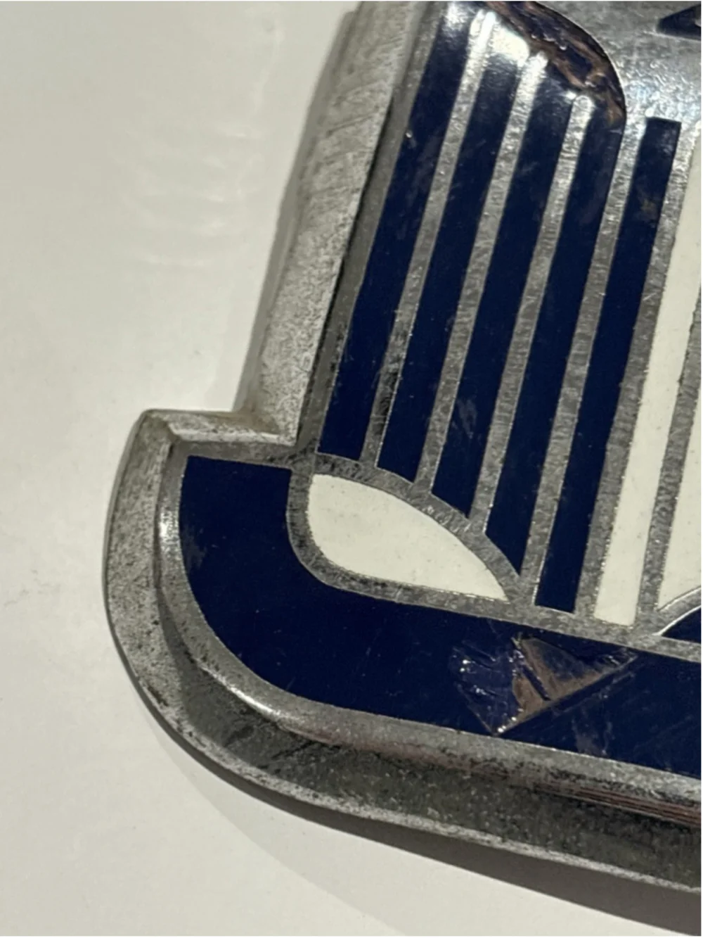 Triumph TR4 Bonnet Badge Shield Emblem Blue Cream Fits 1961-1965 UK 705950